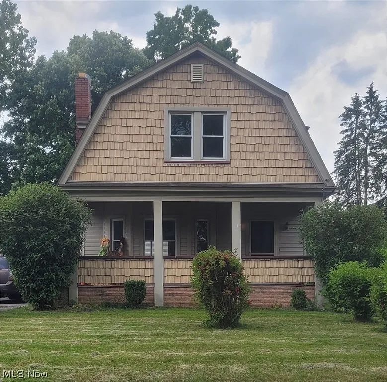 1933 Everett Ave photo 1