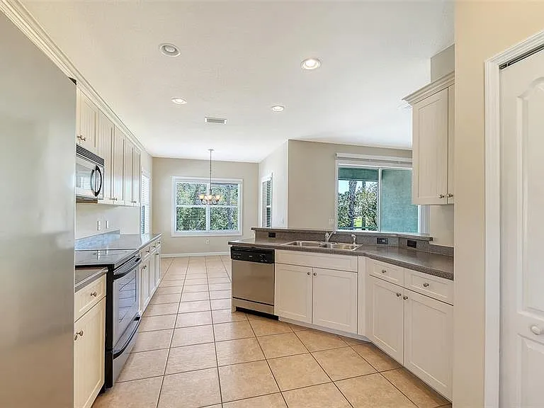 1424 Blue Horizon Cir — Photo 18