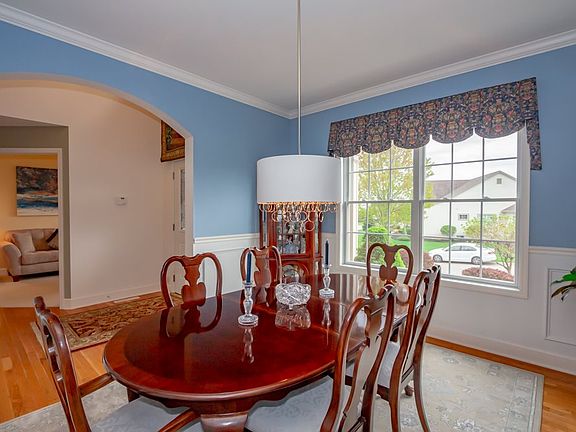 5th image of 21 Bedford Cir