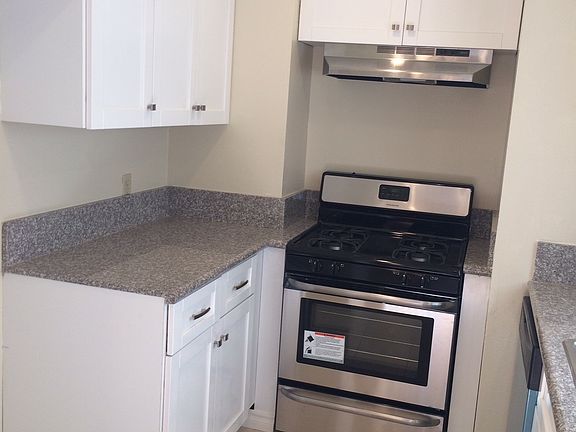 5th image of 519 Palm Dr APT 5