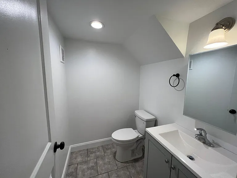 1/2 Bathroom for Guest