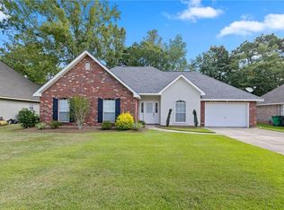 950 Chevreuil St, Mandeville, LA 70448