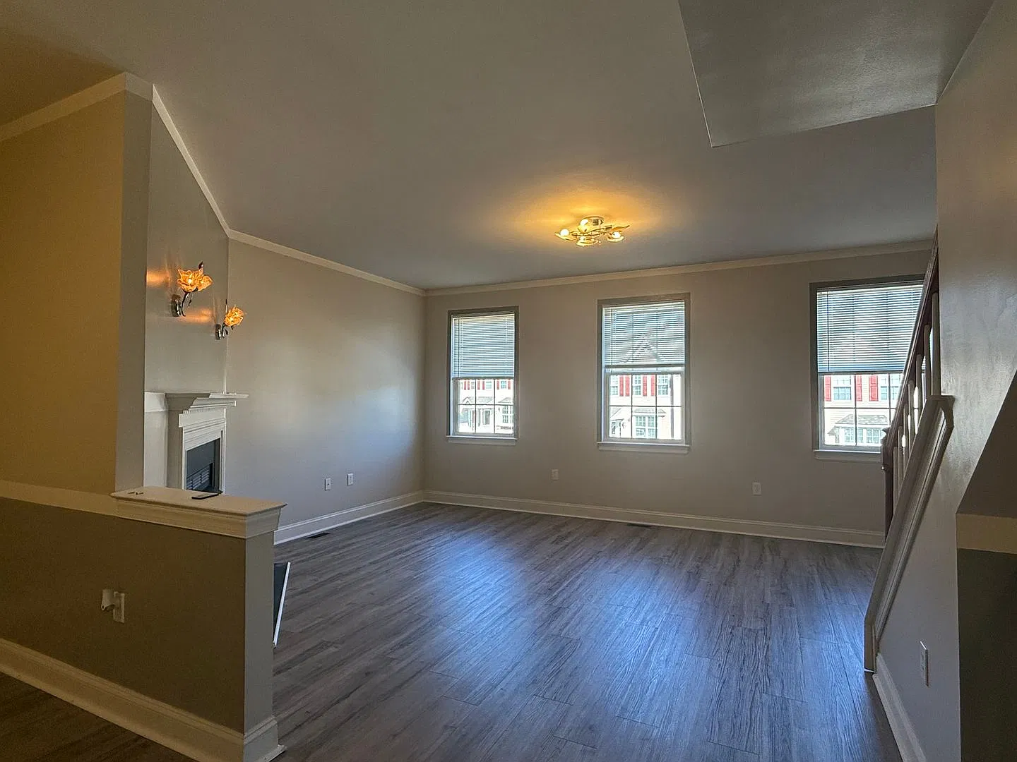 3 Bed Townhome - Aston — Photo 3