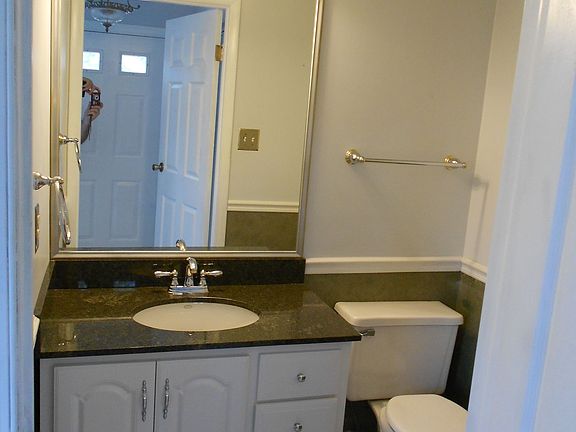 Guest 1/2 Bath