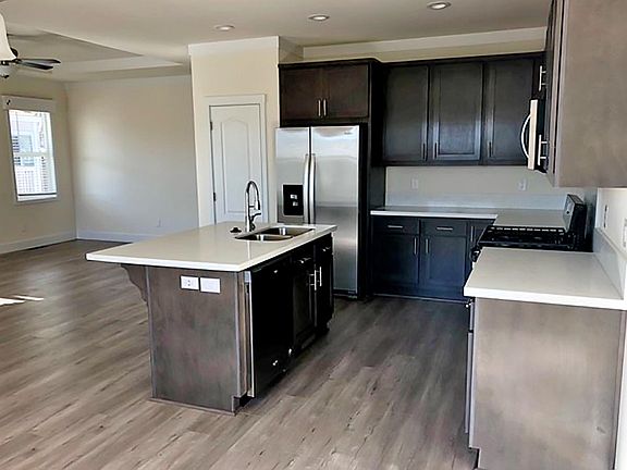 2nd image of 1225 Vienna Dr #6BS26T