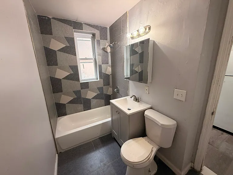 122 Wade St #1E — Photo 4