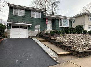 150 Summit Ave, Waldwick, NJ 07463