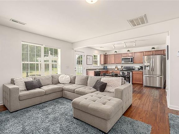3rd image of 5422 Sky Hill Dr