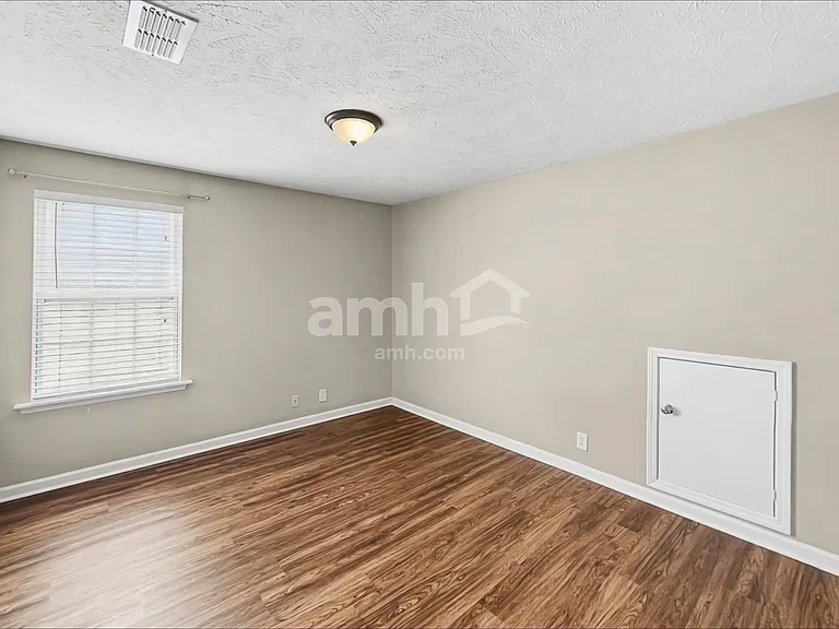 2053 Leefield Dr — Photo 12