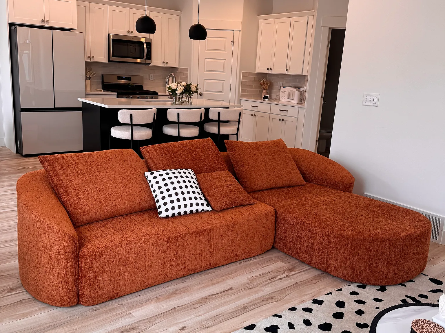 4 bed, 2.5 bath, 2478 sqft, $999 — Photo 2