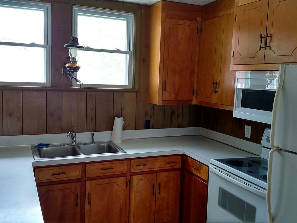 2nd image of 325 W 14th St