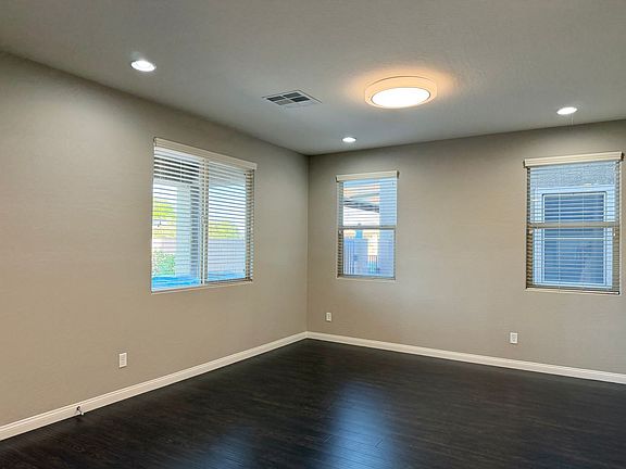 4th image of 130 Serpens Ave