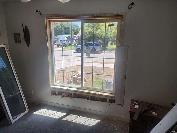 4th image of 904 S 6th St
