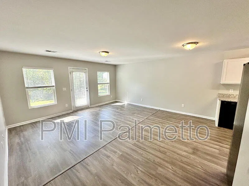 3 bed, 2.0 bath, 1200 sqft, $1,750 — Photo 3