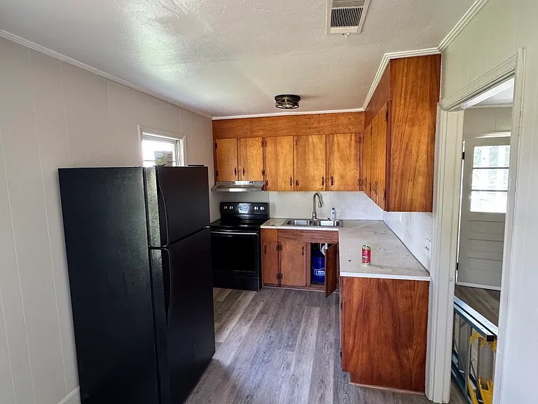 306 McLain St #1 — Photo 2