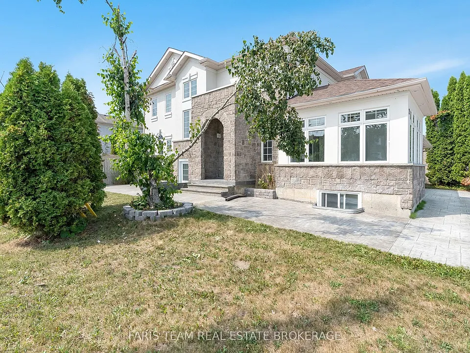 2 Vanessa Dr