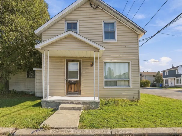 325 Kitchener St, Hawkesbury, ON K6A 2P1