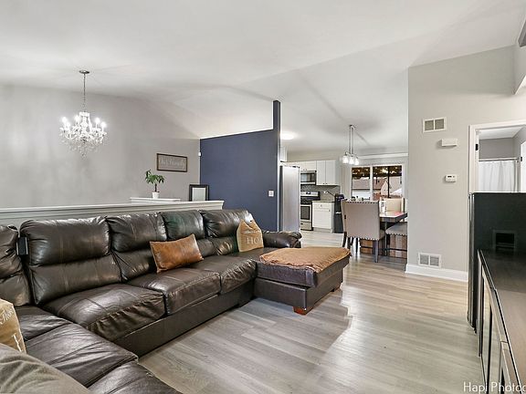 3rd image of 2118 Hervey Ave
