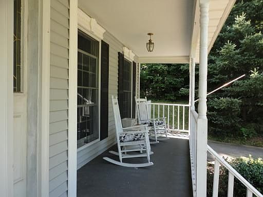 BEAUTIFUL FRONT PORCH