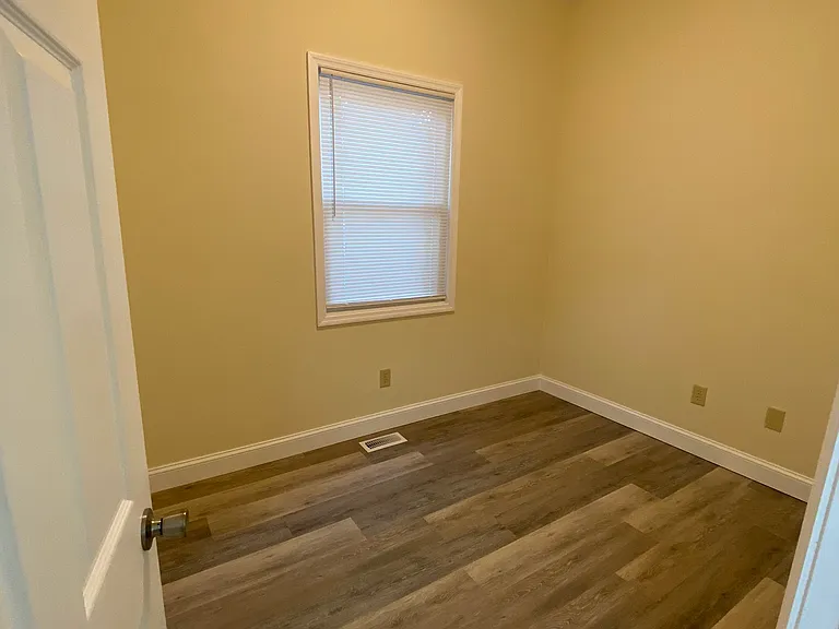 1445 Hunter Ave — Photo 18