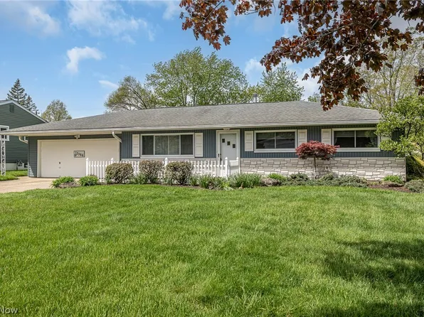 13366 Richards Dr, Strongsville, OH 44149