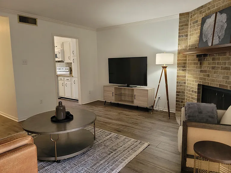 1005 Park Meadow Dr — Photo 6