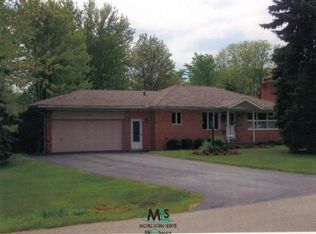 495 S Sarsfield Dr, Rochester, MI 48307