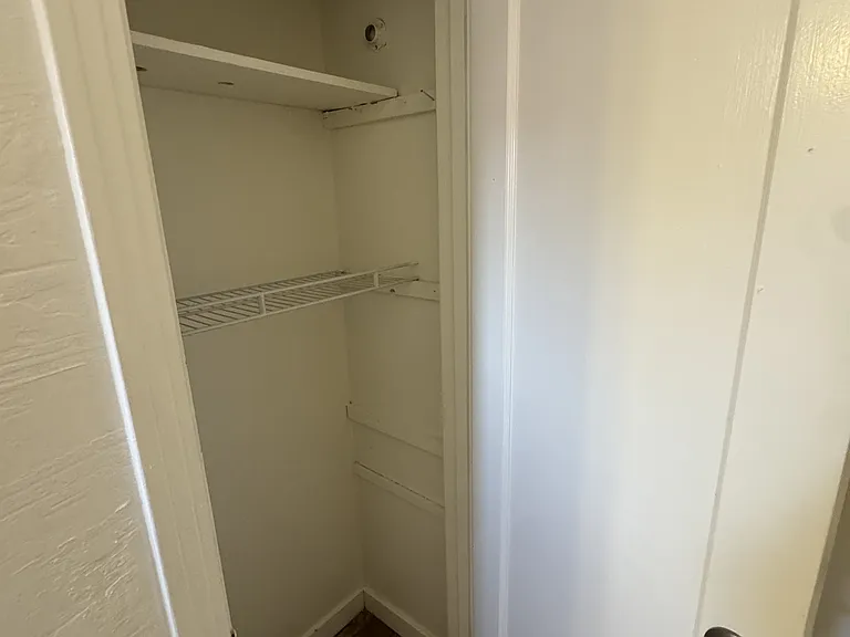 205 N Bayview Ave — Photo 7