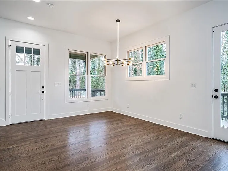 1453 Bridges Ave SW — Photo 8