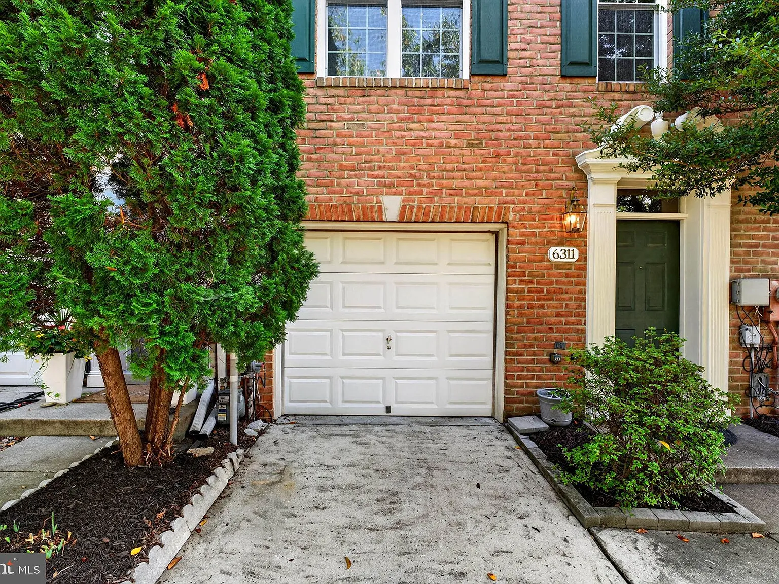 3 bed, 2.5 bath, 1680 sqft, $3,200 — Photo 1