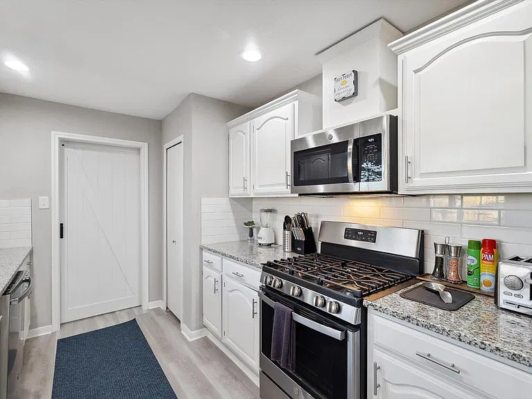 2914 Flagstone Dr — Photo 13