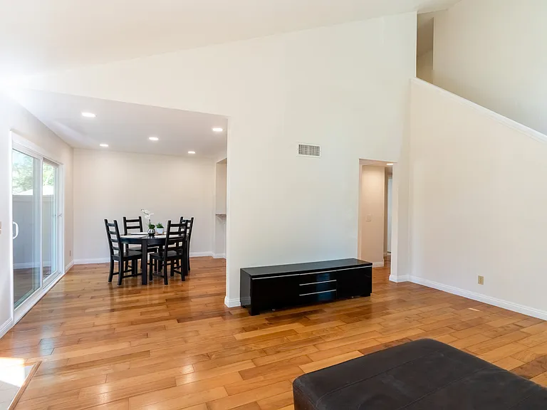 227 Stanford Ct — Photo 5