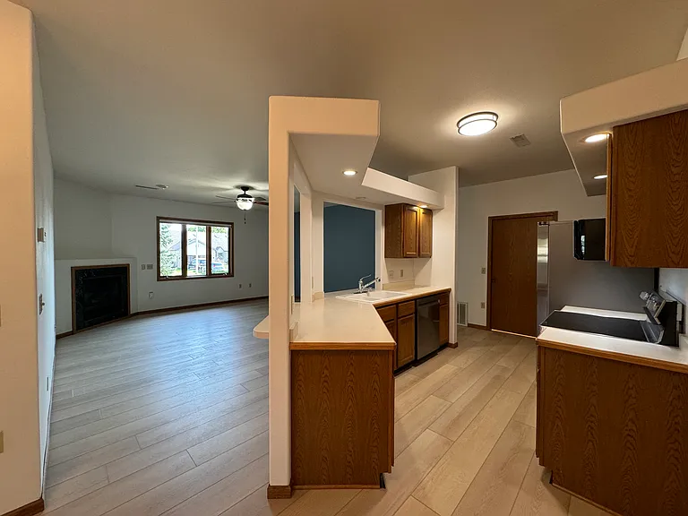 622 Greenfield Dr — Photo 6