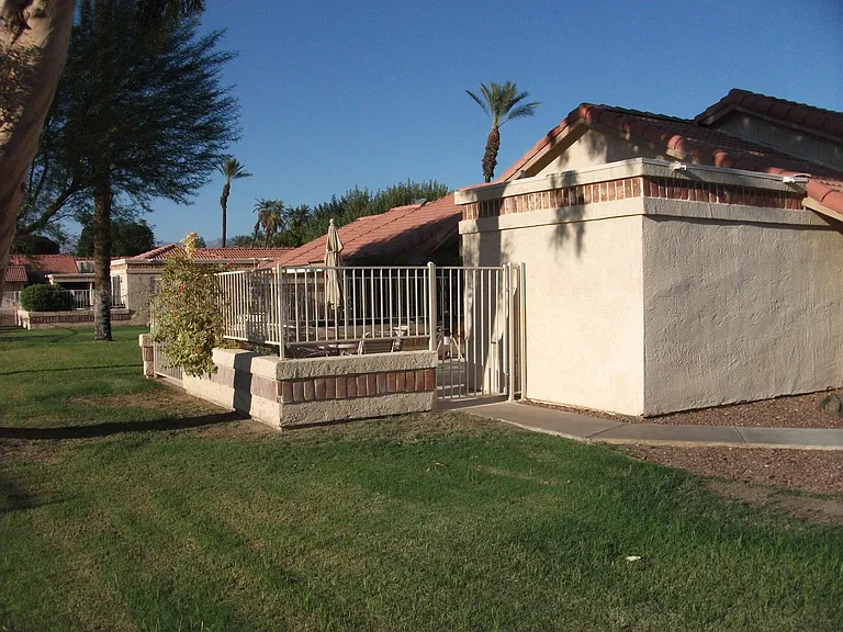 49181 Eisenhower Dr — Photo 27