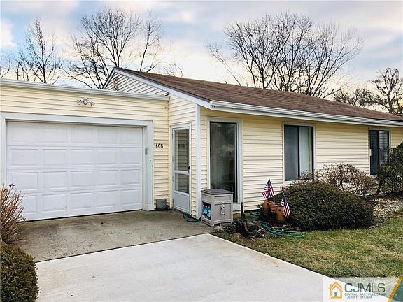2nd image of 60B Essex Rd #60B