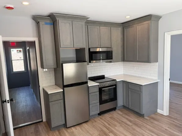 10-12 E Main St #4, Kings Park, NY 11754