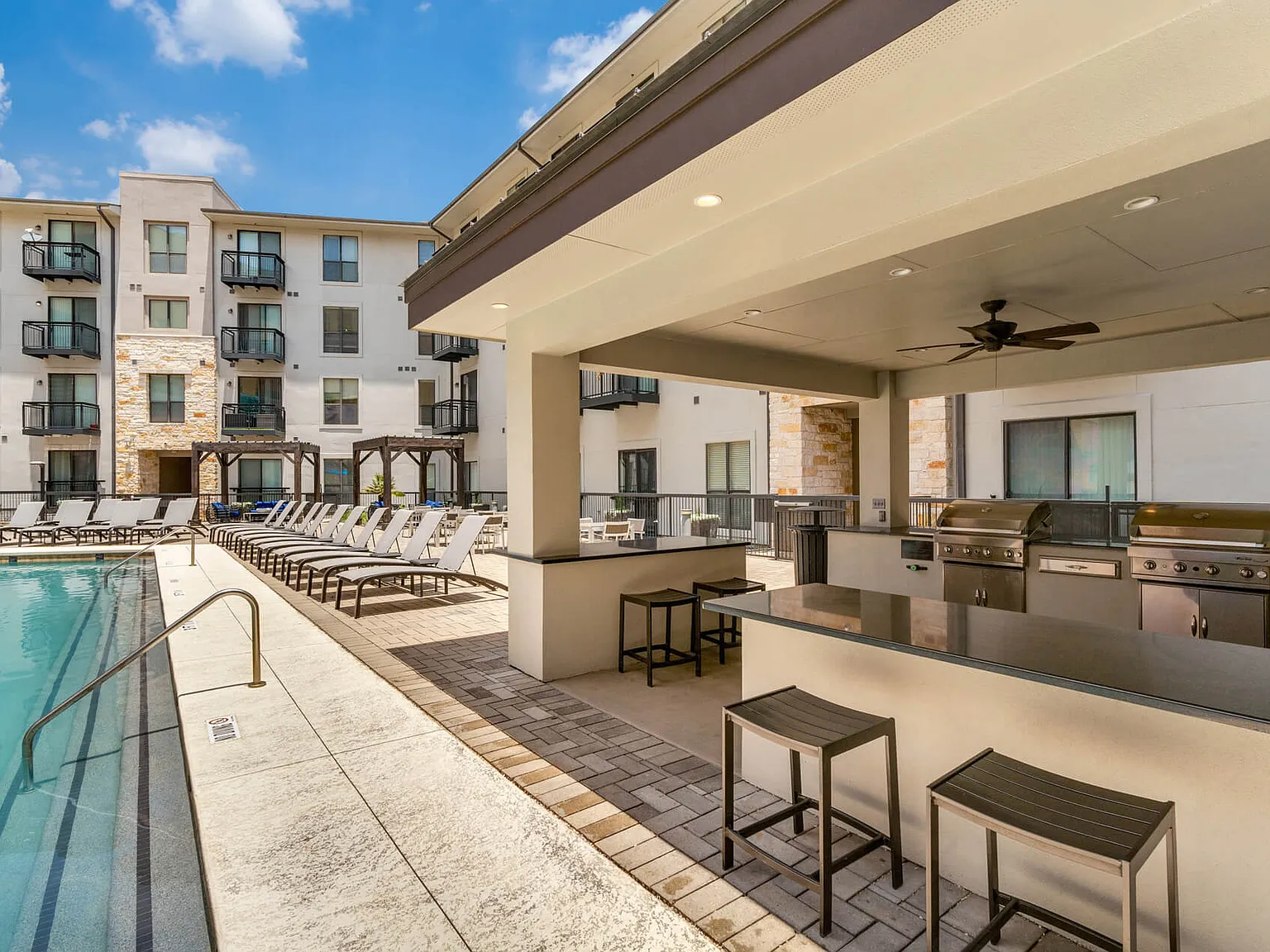 Residences at the Domain — Photo 4