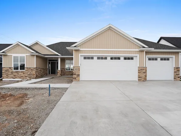 325 Rivers Edge Dr, Kimberly, WI 54136