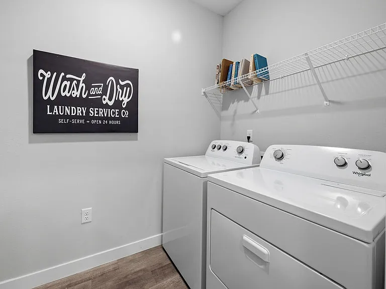 Zephyr Apartments — Photo 24
