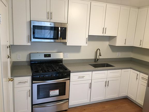 5th image of 107 E Moltke St APT 4