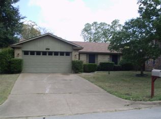 1437 Warren Ln, Fort Worth, TX 76112