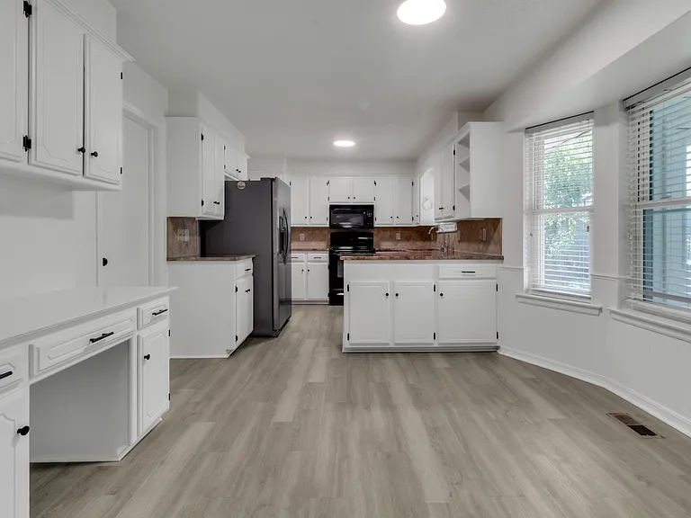 2319 E Robinson St — Photo 20