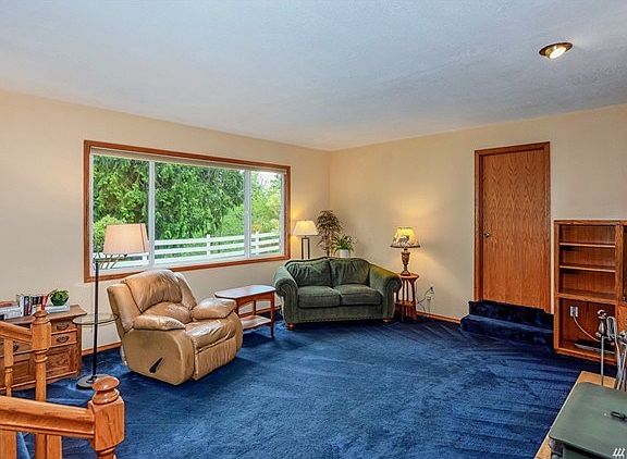 Living Room with fireplace/insert