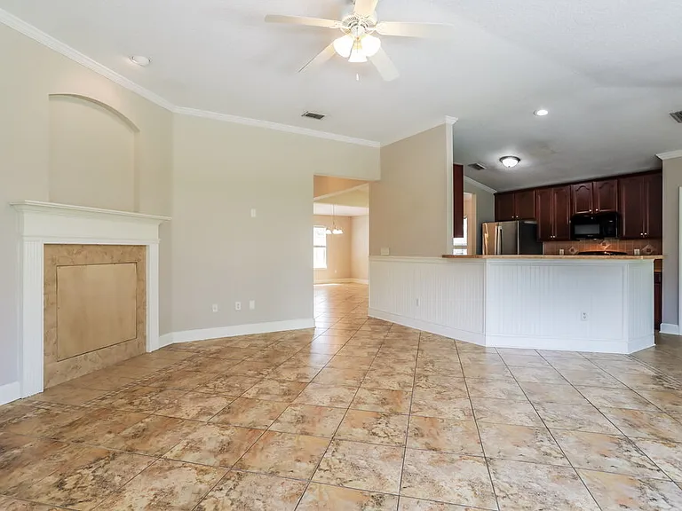 2732 Woodsdale Dr — Photo 4
