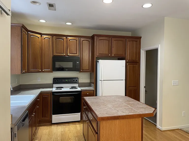555 Station Ln #102 — Photo 5
