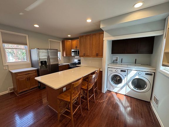 2nd image of 4416 Plummer St