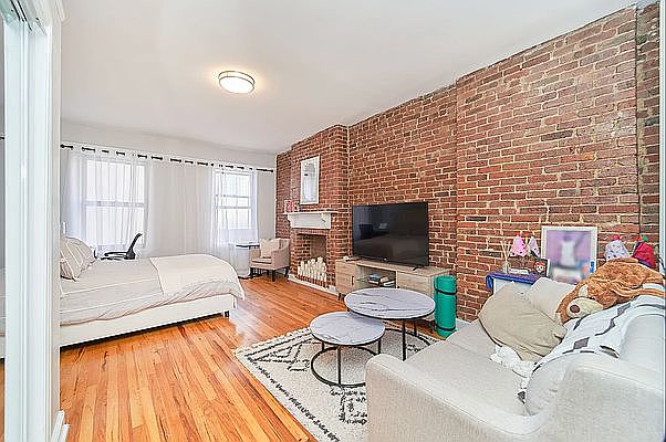 1st image of 322 E 61st St APT 2C
