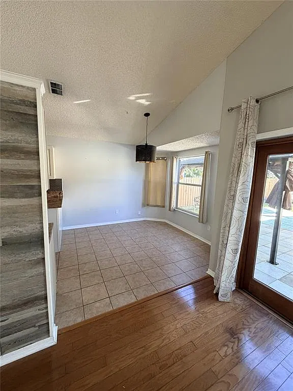 3 bed, 2.0 bath, 1274 sqft, $2,200 — Photo 3