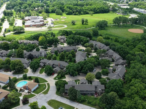 1070 50th St Unit 12A, West Des Moines, IA 50266
