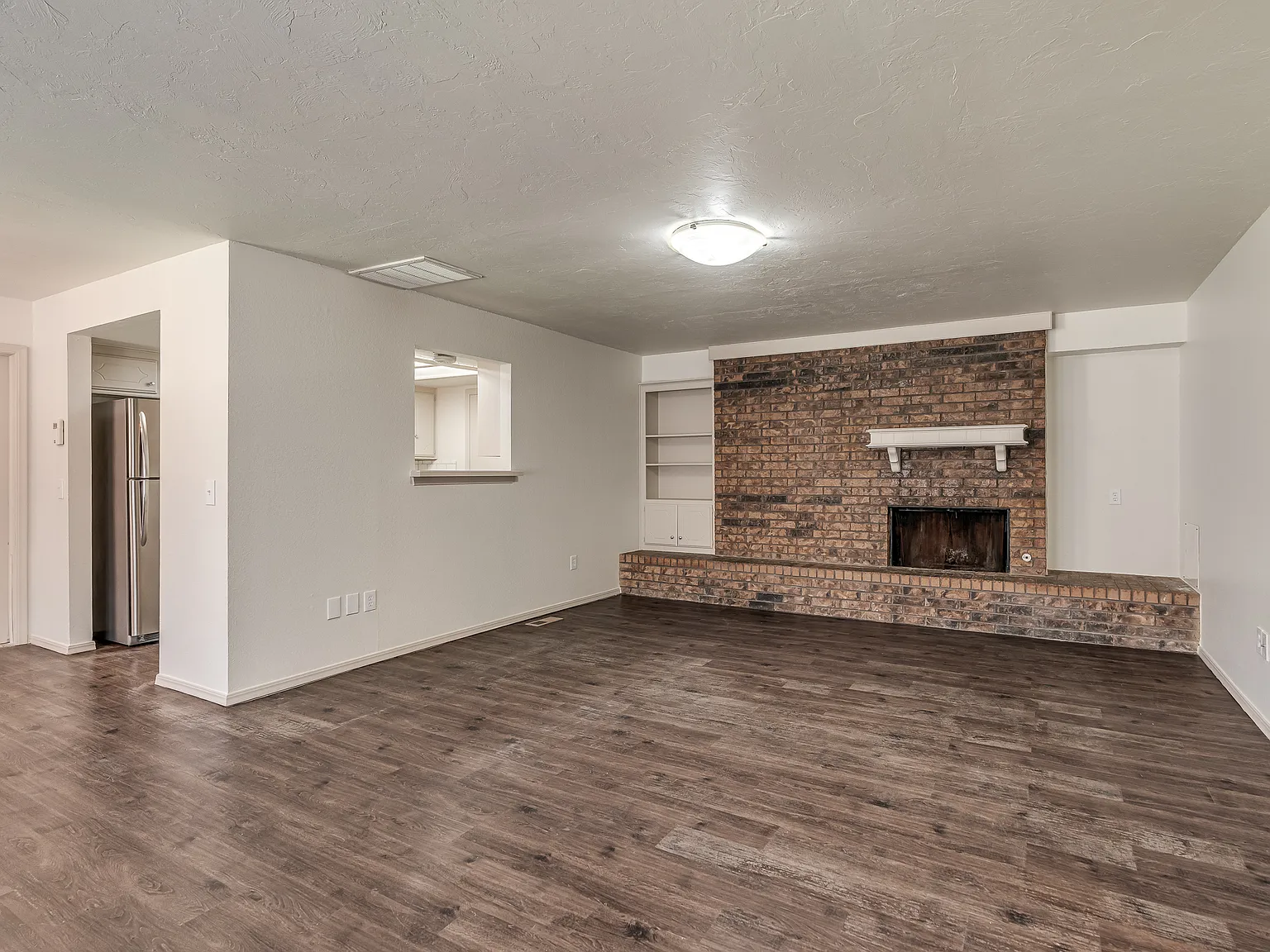 3 bed, 1300 sqft, $1,550 — Photo 1